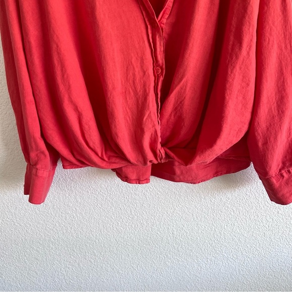 Young, Fabulous and Broke Linen Blend Tourist Top - Picture 2 of 12